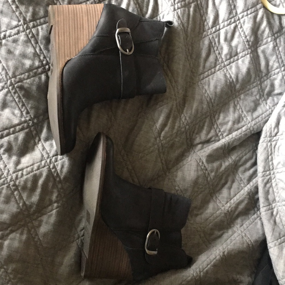 Women’s Lucky Brand wedge booties